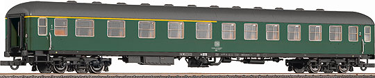 Passenger car 1st/2nd class of express train<br /><a href='images/pictures/Roco/45861.jpg' target='_blank'>Full size image</a>
